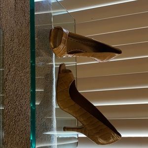 Tan open toe heels in patent leather.